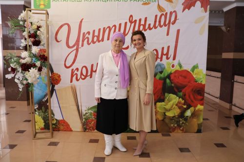 Бәйрәмең белән, мөгаллим: Укытучылар көненнән безнең фоторепортаж