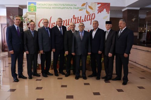 Бәйрәмең белән, мөгаллим: Укытучылар көненнән безнең фоторепортаж