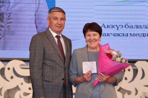 Бәйрәмең белән, мөгаллим: Укытучылар көненнән безнең фоторепортаж