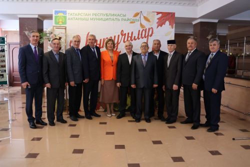 Бәйрәмең белән, мөгаллим: Укытучылар көненнән безнең фоторепортаж