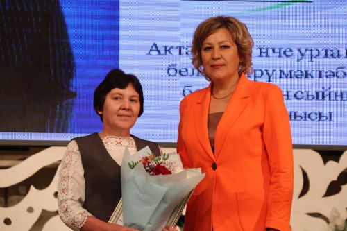 Бәйрәмең белән, мөгаллим: Укытучылар көненнән безнең фоторепортаж