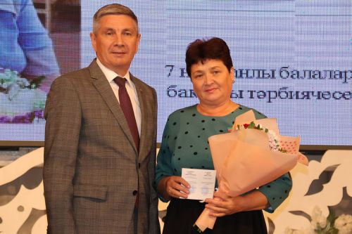 Бәйрәмең белән, мөгаллим: Укытучылар көненнән безнең фоторепортаж