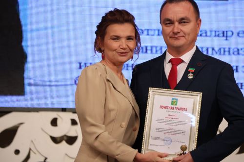 Бәйрәмең белән, мөгаллим: Укытучылар көненнән безнең фоторепортаж