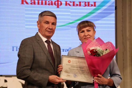 Бәйрәмең белән, мөгаллим: Укытучылар көненнән безнең фоторепортаж