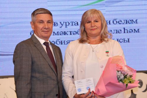 Бәйрәмең белән, мөгаллим: Укытучылар көненнән безнең фоторепортаж