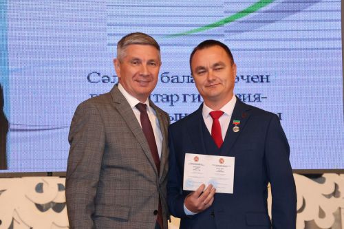 Бәйрәмең белән, мөгаллим: Укытучылар көненнән безнең фоторепортаж