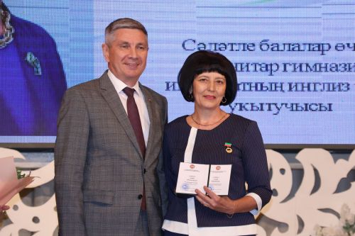 Бәйрәмең белән, мөгаллим: Укытучылар көненнән безнең фоторепортаж
