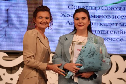 Бәйрәмең белән, мөгаллим: Укытучылар көненнән безнең фоторепортаж
