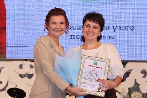 Бәйрәмең белән, мөгаллим: Укытучылар көненнән безнең фоторепортаж