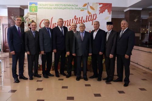 Бәйрәмең белән, мөгаллим: Укытучылар көненнән безнең фоторепортаж