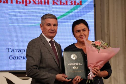 Бәйрәмең белән, мөгаллим: Укытучылар көненнән безнең фоторепортаж