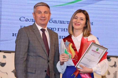 Бәйрәмең белән, мөгаллим: Укытучылар көненнән безнең фоторепортаж