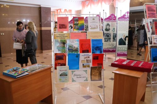 Бәйрәмең белән, мөгаллим: Укытучылар көненнән безнең фоторепортаж