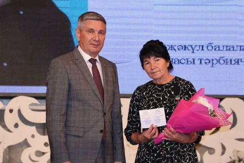 Бәйрәмең белән, мөгаллим: Укытучылар көненнән безнең фоторепортаж