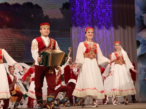 Әниләр көнендә Ленар Зарипов ике райондашыбызга "Ана даны" медале тапшырды