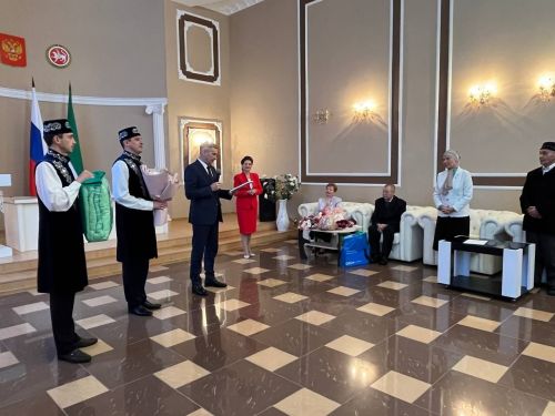 Алтын туйларыгыз котлы булсын!