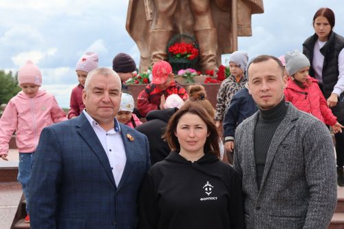 Хәтерләрдә утлы кузлар кебек: Актанышта Хәтер һәм кайгы көненә багышланган митингыннан безнең фоторепортаж