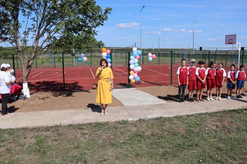 Аккүз авылында универсаль спорт мәйданчыгы ачылды