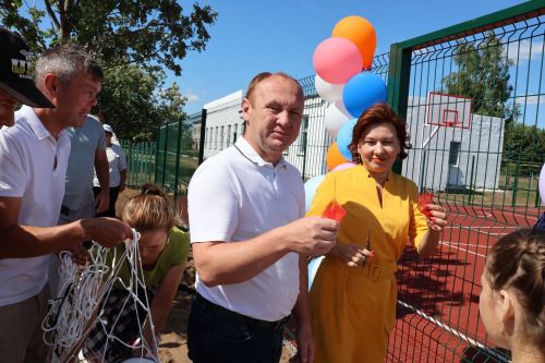 Аккүз авылында универсаль спорт мәйданчыгы ачылды