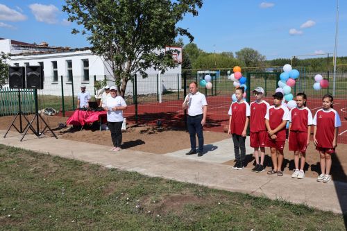 Аккүз авылында универсаль спорт мәйданчыгы ачылды