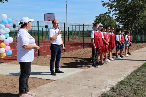 Аккүз авылында универсаль спорт мәйданчыгы ачылды