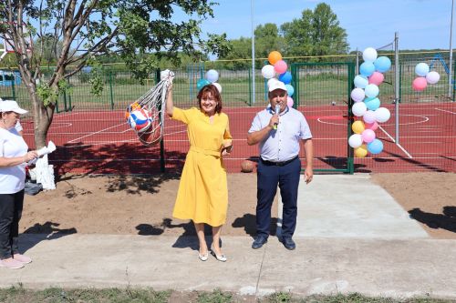 Аккүз авылында универсаль спорт мәйданчыгы ачылды