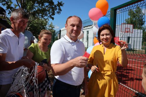 Аккүз авылында универсаль спорт мәйданчыгы ачылды