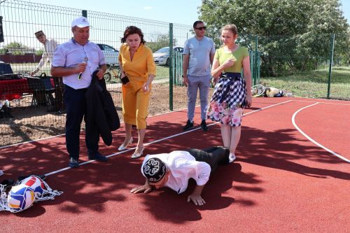 Аккүз авылында универсаль спорт мәйданчыгы ачылды