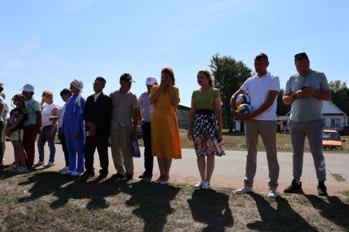 Аккүз авылында универсаль спорт мәйданчыгы ачылды