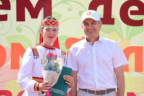 Изге эшләр, ихлас гамәлләр: Мари Суыксу авылы бәйрәменнән безнең фоторепортаж