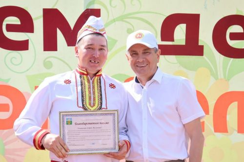 Изге эшләр, ихлас гамәлләр: Мари Суыксу авылы бәйрәменнән безнең фоторепортаж