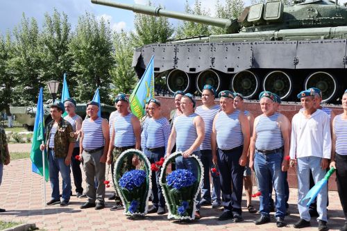 Ил хәстәрен иңнәренә йөкләп