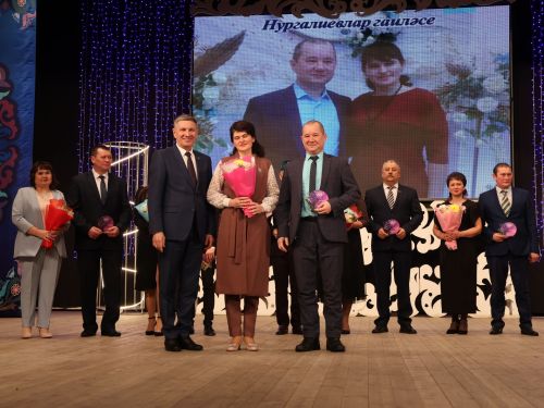 Мөгаллимлек дигән бәхет бар: Районыбызда Укытучы һәм остаз елын йомгакладылар