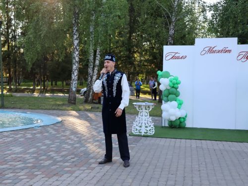 Без әле дә бергә, без әле дә матур:  Актанышта Гаилә, мәхәббәт һәм тугрылык көнендә үрнәк парларны хөрмәтләделәр