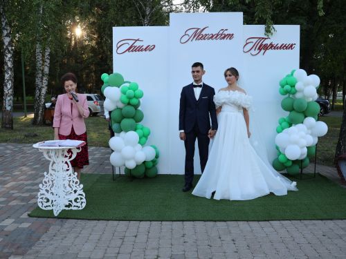 Без әле дә бергә, без әле дә матур:  Актанышта Гаилә, мәхәббәт һәм тугрылык көнендә үрнәк парларны хөрмәтләделәр