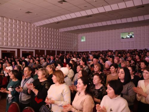 Туган яктан Җиңү хакына: Актаныш җитәкчеләре катнашкан хәйрия концертында 171 мең 200 сум акча җыелды
