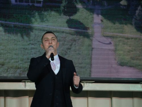 Туган яктан Җиңү хакына: Актаныш җитәкчеләре катнашкан хәйрия концертында 171 мең 200 сум акча җыелды
