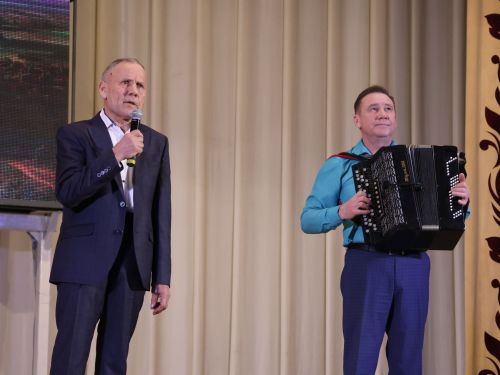 Туган яктан Җиңү хакына: Актаныш җитәкчеләре катнашкан хәйрия концертында 171 мең 200 сум акча җыелды