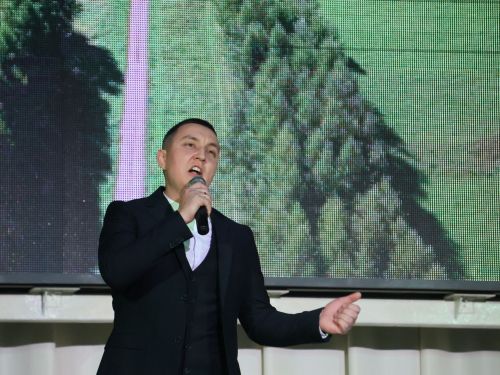 Туган яктан Җиңү хакына: Актаныш җитәкчеләре катнашкан хәйрия концертында 171 мең 200 сум акча җыелды
