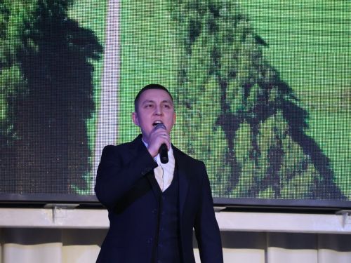 Туган яктан Җиңү хакына: Актаныш җитәкчеләре катнашкан хәйрия концертында 171 мең 200 сум акча җыелды