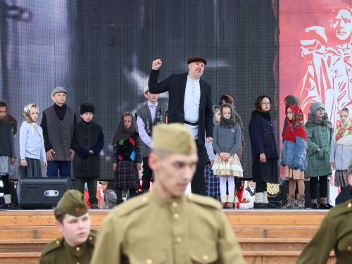 Җиңү килде җирне нурга күмеп, Шатлык белән күзне чылатып!