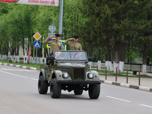 Җиңү килде җирне нурга күмеп, Шатлык белән күзне чылатып!