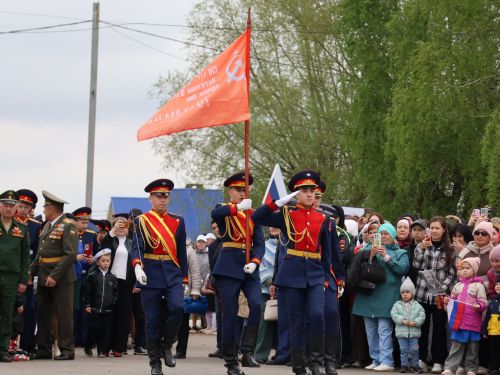 Җиңү килде җирне нурга күмеп, Шатлык белән күзне чылатып!