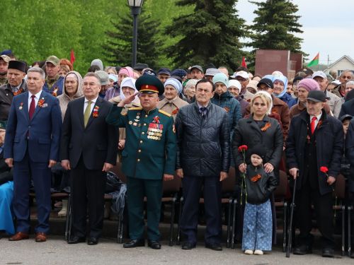 Җиңү килде җирне нурга күмеп, Шатлык белән күзне чылатып!