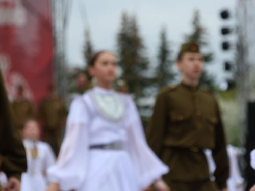 Җиңү килде җирне нурга күмеп, Шатлык белән күзне чылатып!