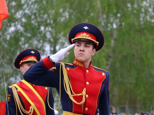 Җиңү килде җирне нурга күмеп, Шатлык белән күзне чылатып!