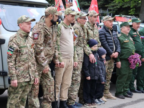 Җиңү килде җирне нурга күмеп, Шатлык белән күзне чылатып!