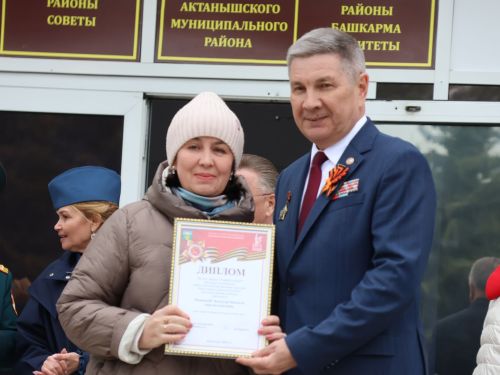 Җиңү килде җирне нурга күмеп, Шатлык белән күзне чылатып!