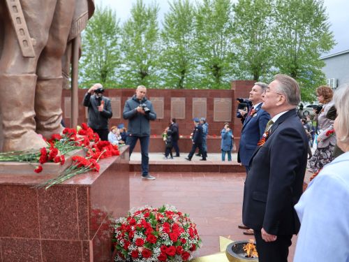 Җиңү килде җирне нурга күмеп, Шатлык белән күзне чылатып!