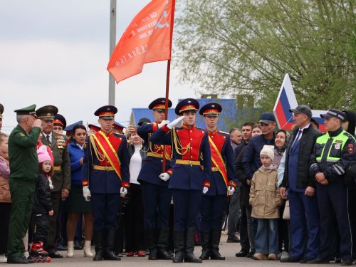 Җиңү килде җирне нурга күмеп, Шатлык белән күзне чылатып!